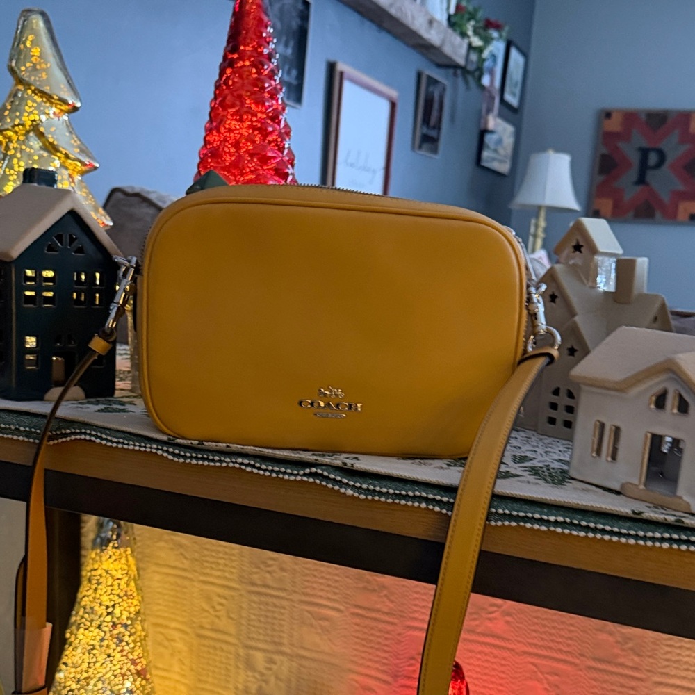 Coach Vibrant Yellow Camera Crossbody Bag New Never Used - Picture 5 of 8